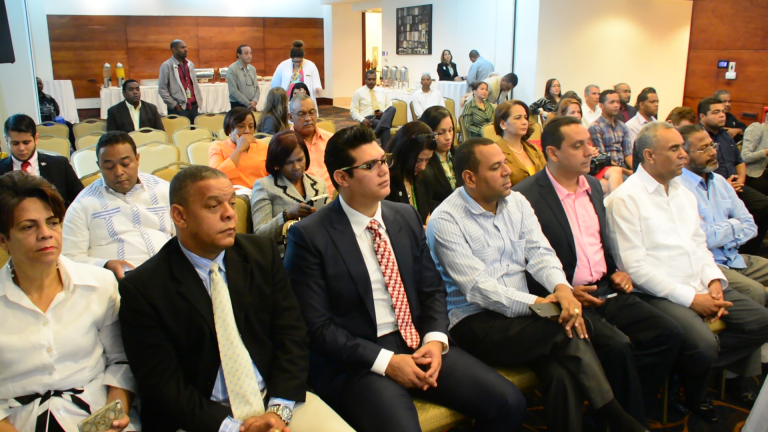 3.- Parte de los alcaldes que participaron en el acto.