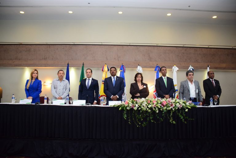 Elizabeth Rodríguez, Julio Canelo, Juan de los Santos, Rafael Gómez Medina, Yokasta Guzmán, Domingo Contreras, Francisco Flores/Chang y Santiago Vilorio.