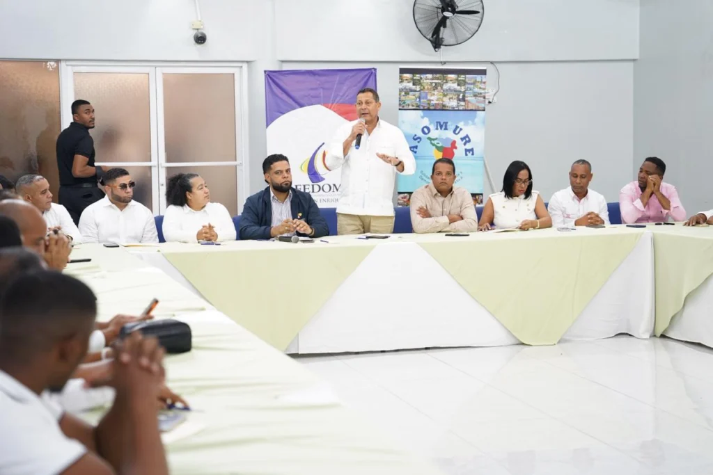Nelson Núñez, presidente de Fedomu, durante la Asamblea Eleccionaria de la Región Enriquillo