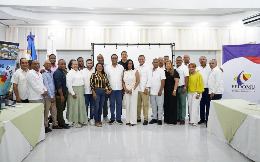 Nueva Junta Directiva de Fedomu Región Enriquillo 2026-2028 junto a autoridades de Fedomu y la LMD