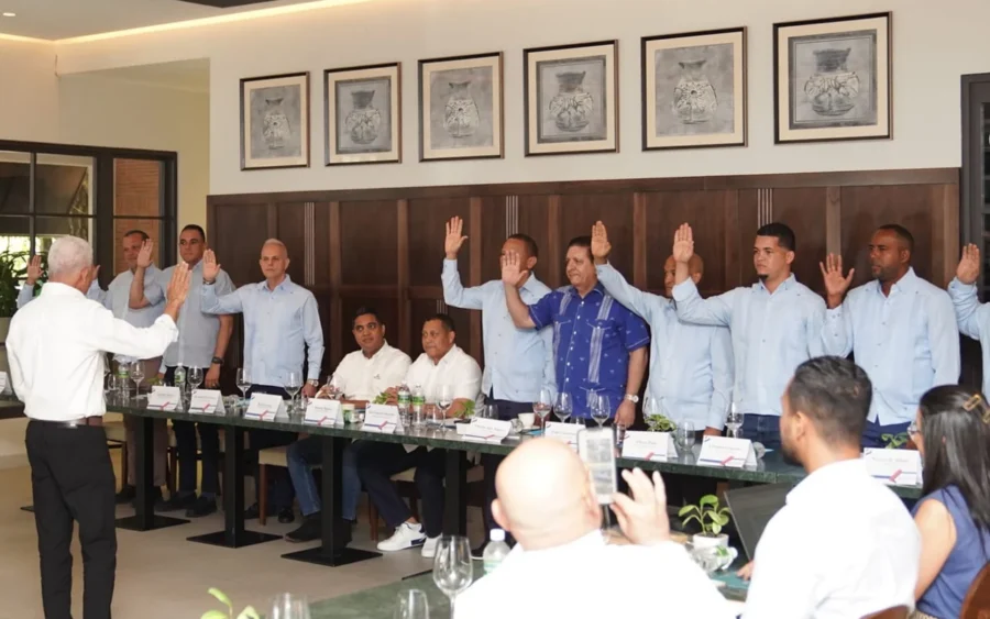 La nueva directiva de Fedomu Región Cibao Sur toma juramento para el período 2026-2028, en Jarabacoa